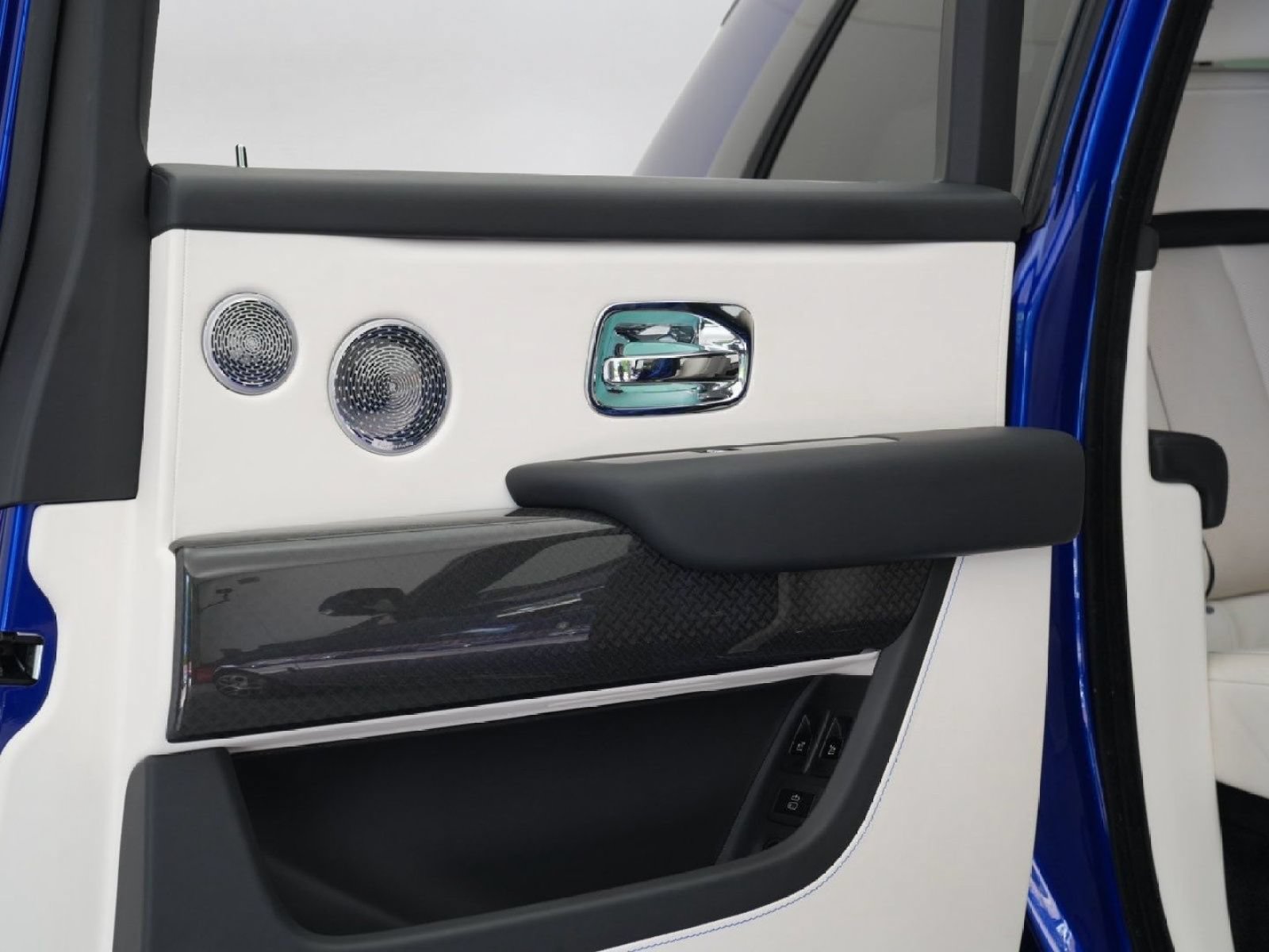 Certified 2021 Rolls-Royce Cullinan Black Badge AWD/4WD image 39