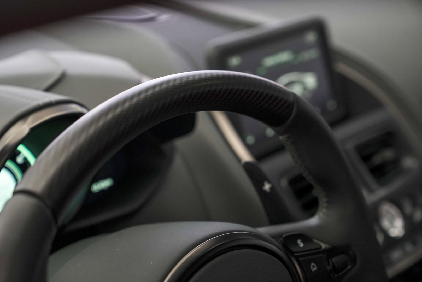 Used 2023 Aston Martin DBS Coupe image 18