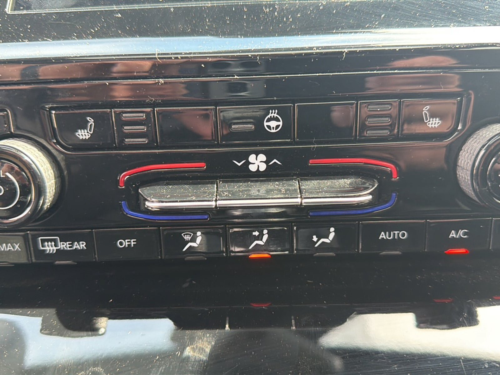 Used 2023 Jeep Grand Cherokee L Laredo AWD/4WD image 13