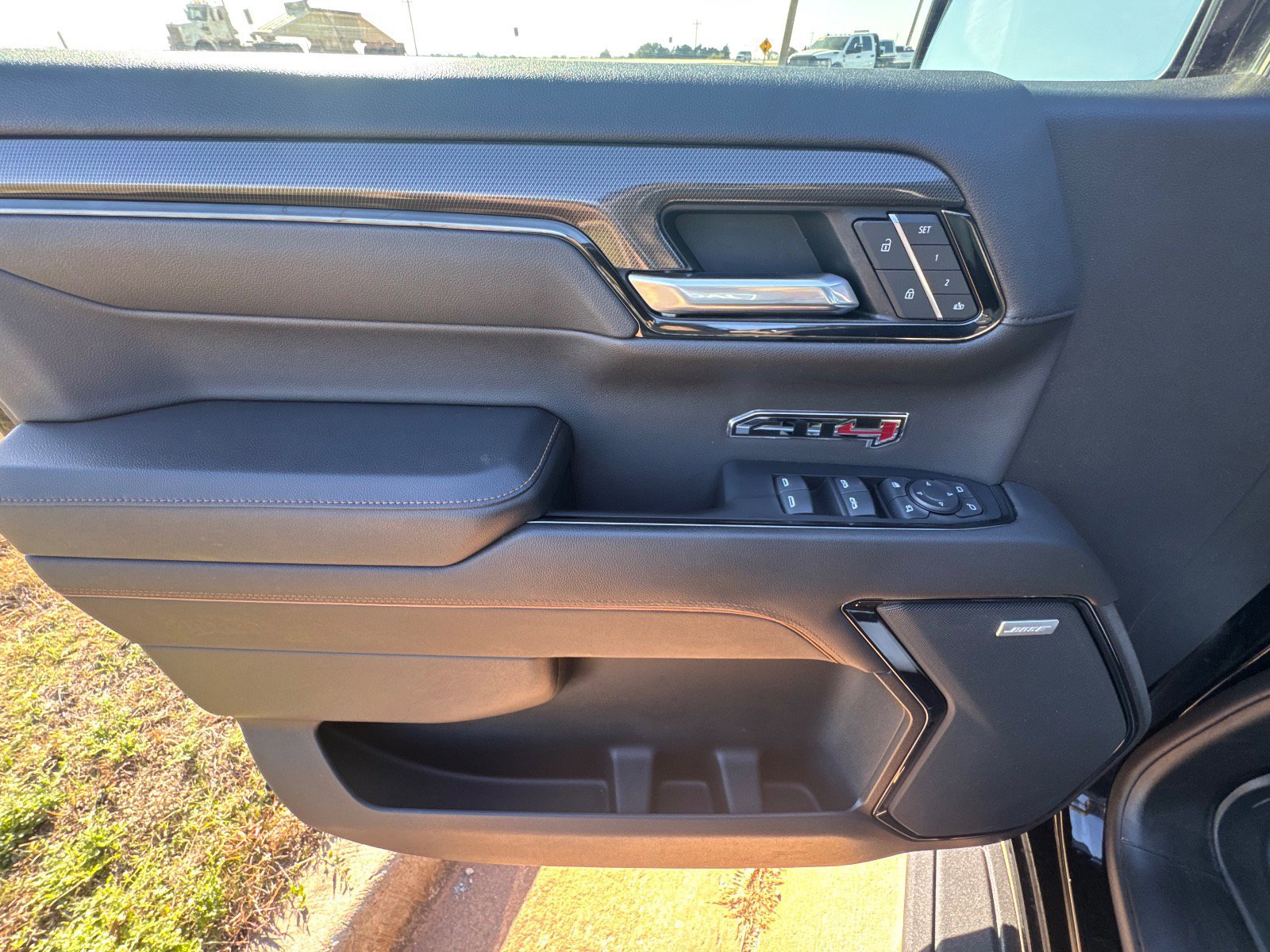 Used 2022 GMC Sierra 1500 AT4 w/ AT4 Premium Package image 12