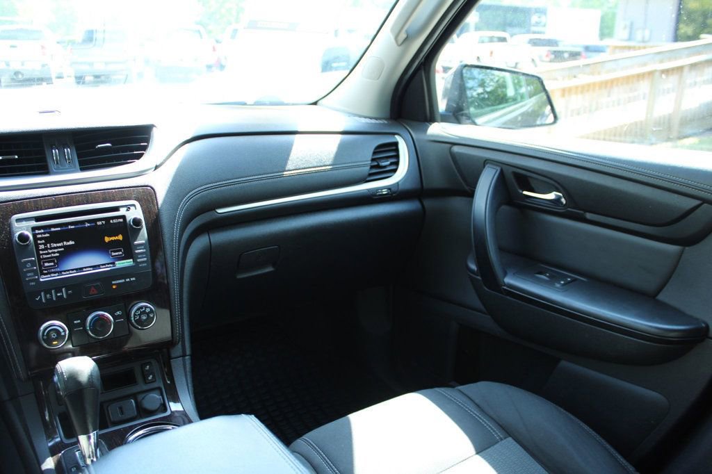 Used 2017 Chevrolet Traverse LT w/ Style and Technology Package AWD/4WD image 14