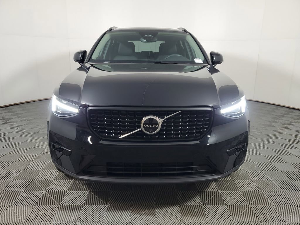 Certified 2025 Volvo XC40 B5 Plus image 2