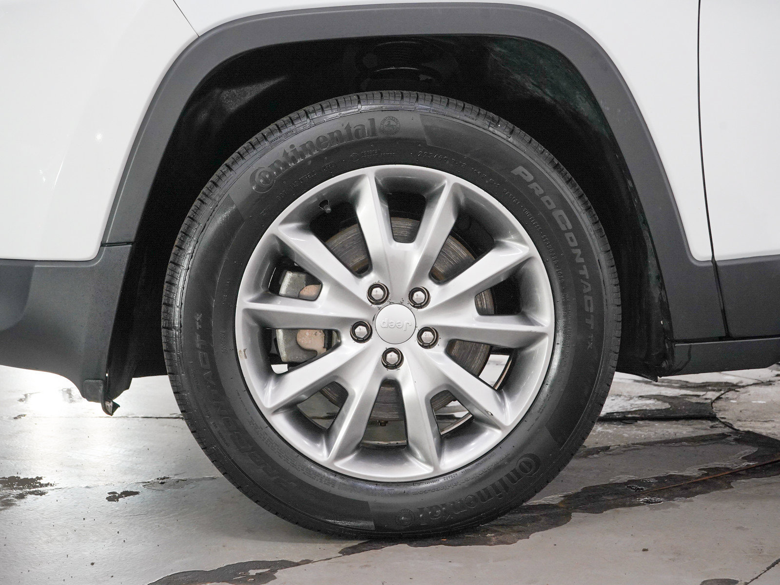 Used 2018 Jeep Cherokee Limited AWD/4WD image 30