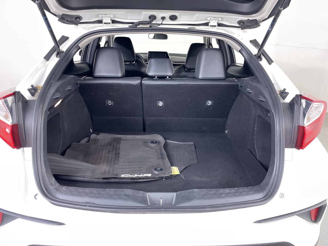 Used 2020 Toyota C-HR Limited FWD image 20