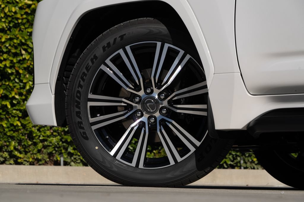 New 2026 Lexus LX 600 4WD w/ Luxury Package image 8