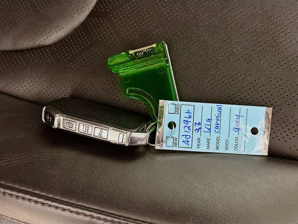 Used 2024 Kia Carnival EX FWD image 39