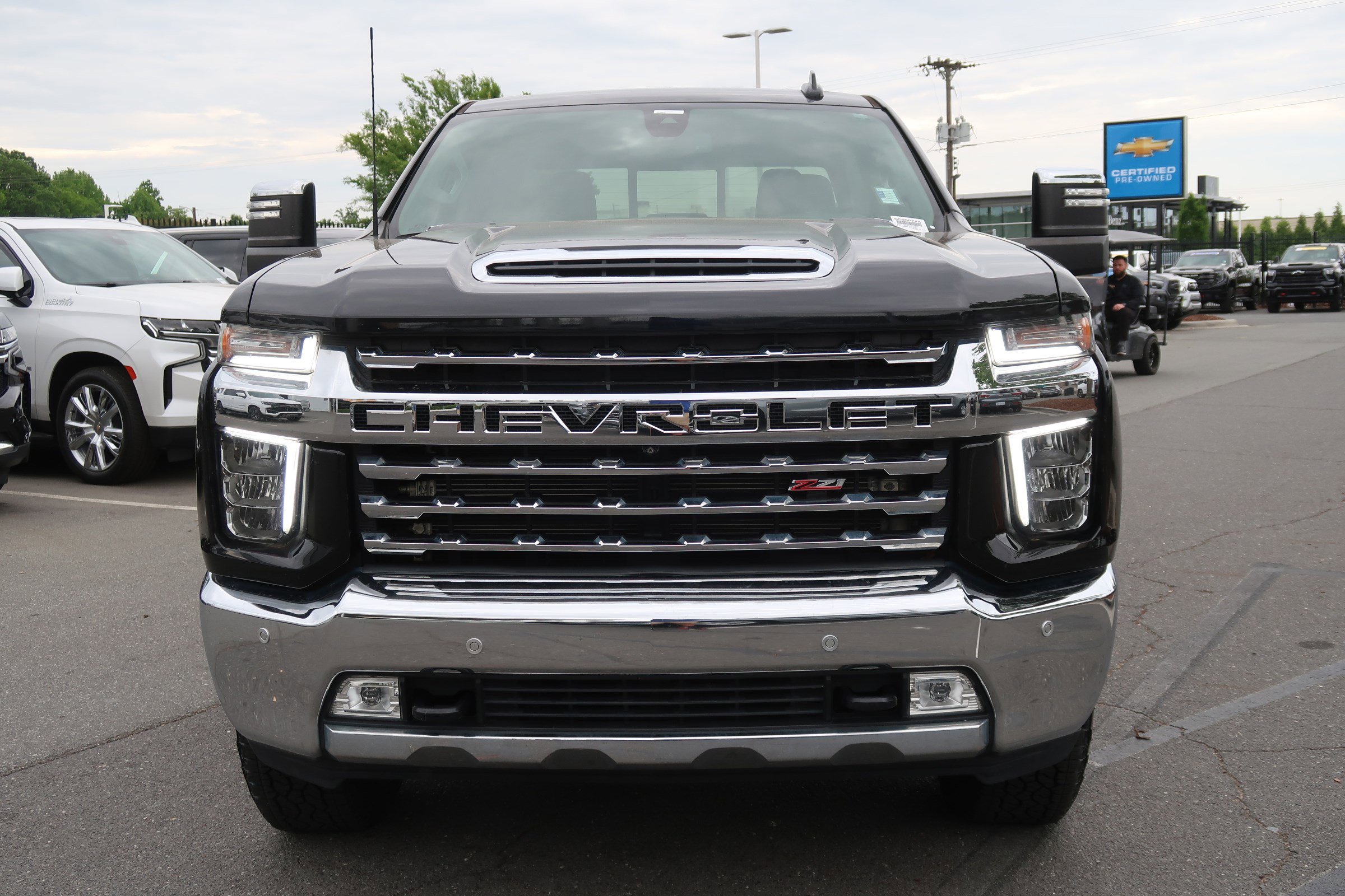 Used 2021 Chevrolet Silverado 2500 LTZ w/ LTZ Plus Package AWD/4WD image 3
