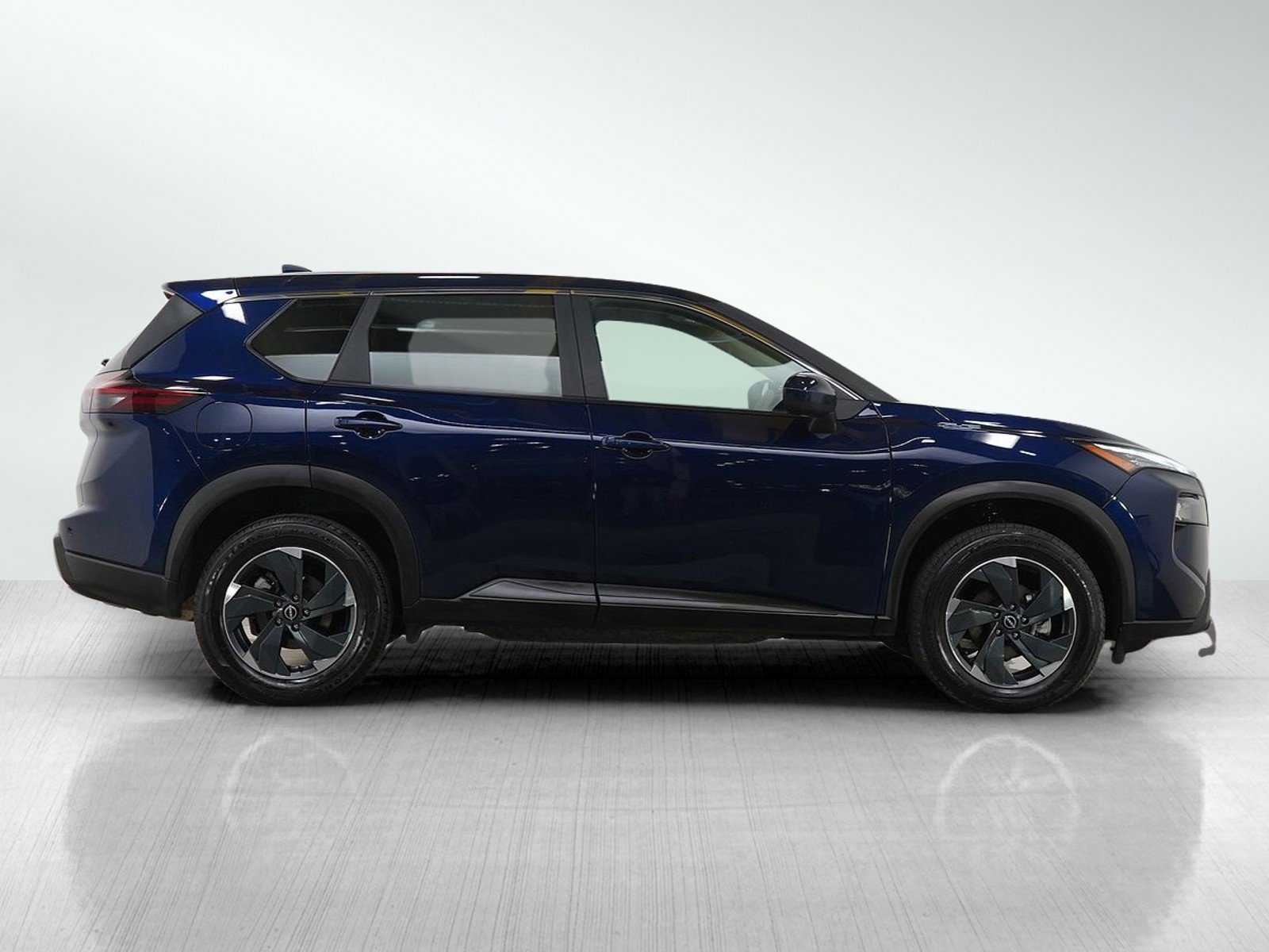 Used 2025 Nissan Rogue SV image 7