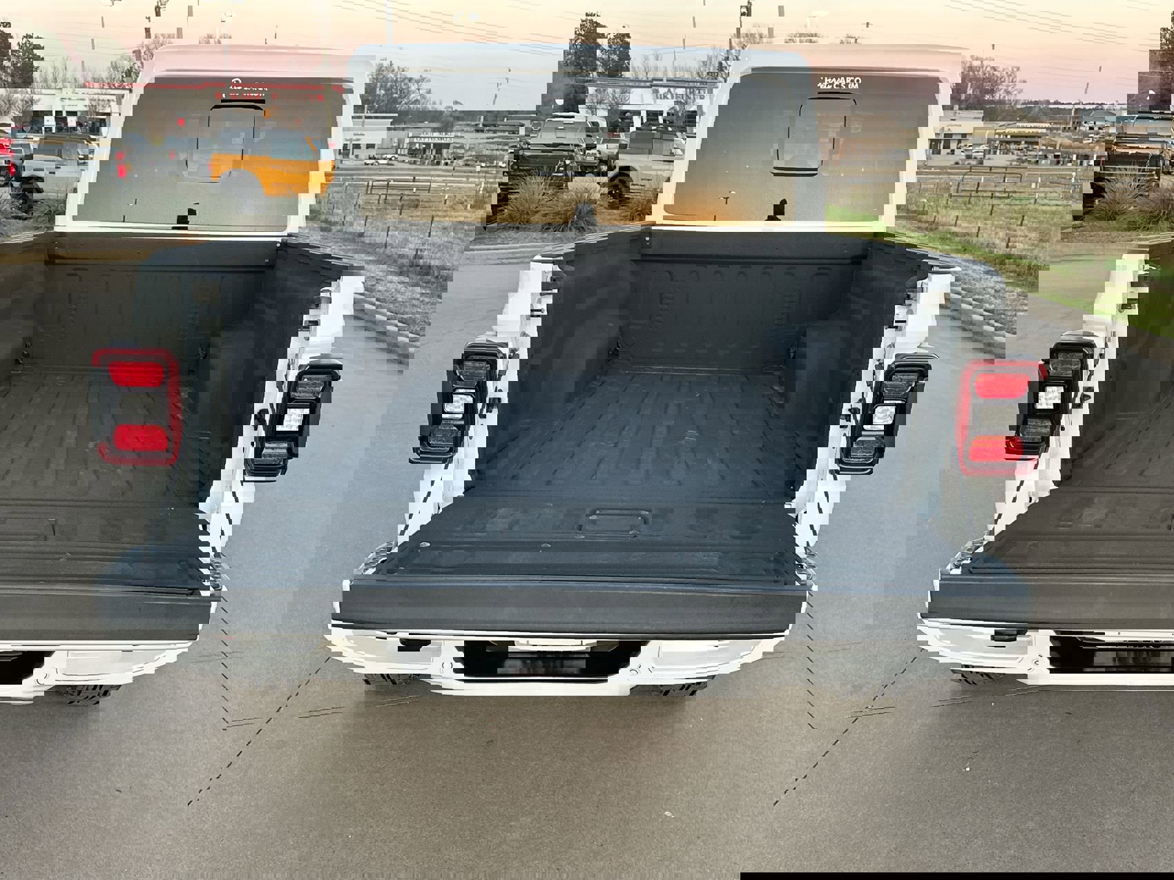 Used 2023 Jeep Gladiator Overland image 23