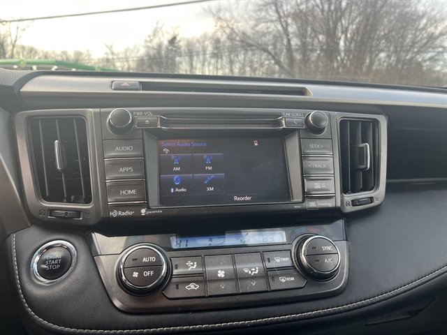 Used 2014 Toyota RAV4 Limited w/ Technology Package AWD/4WD image 25