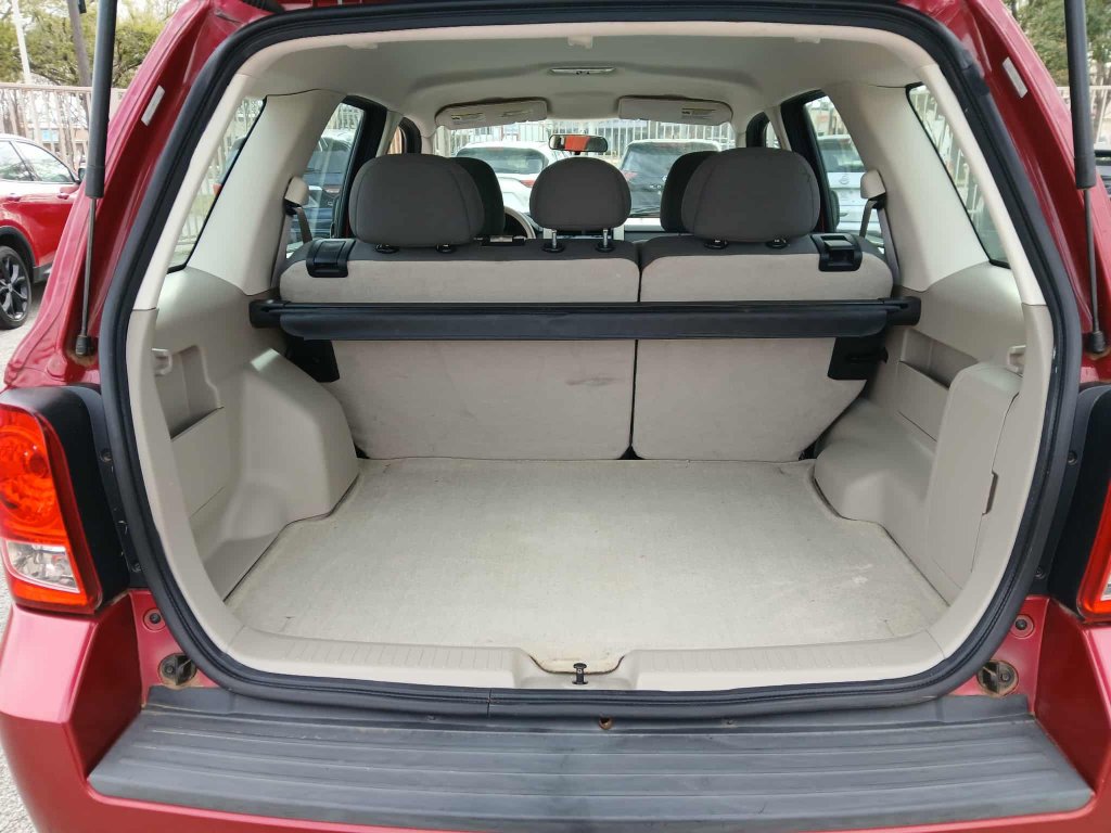 Used 2008 MAZDA Tribute i Sport image 14