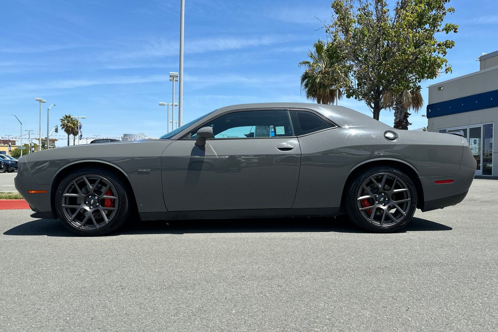 Used 2018 Dodge Challenger R/T RWD image 7