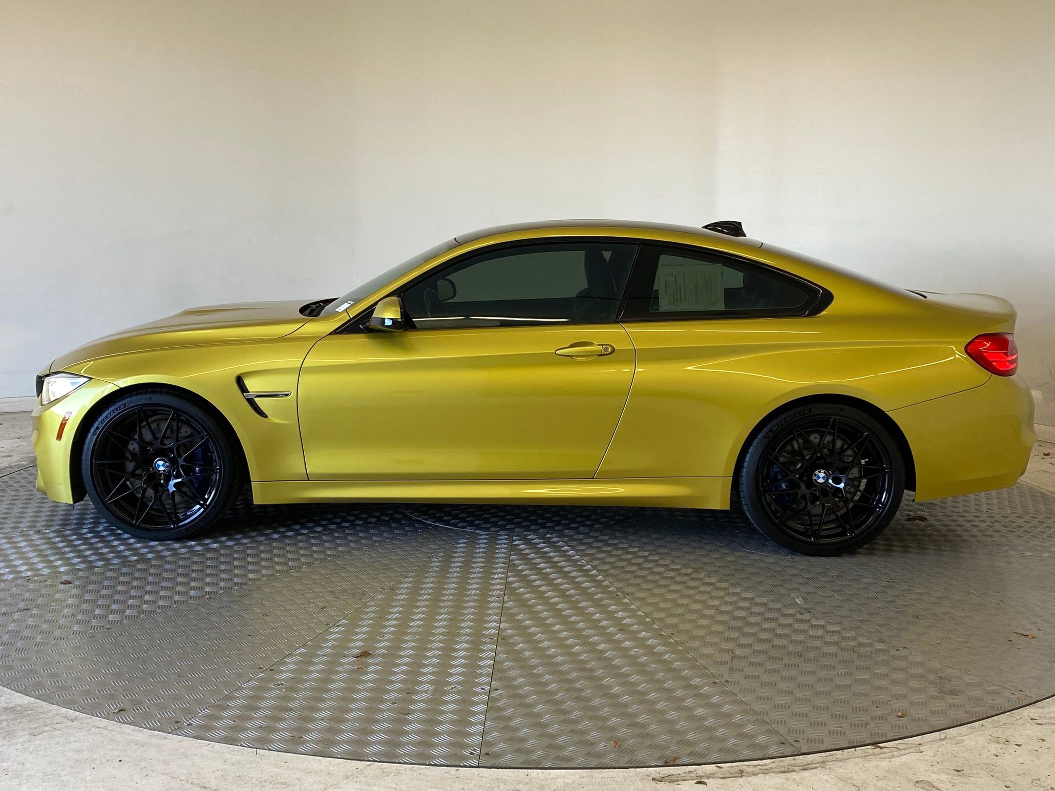 Used 2017 BMW M4 Coupe image 2