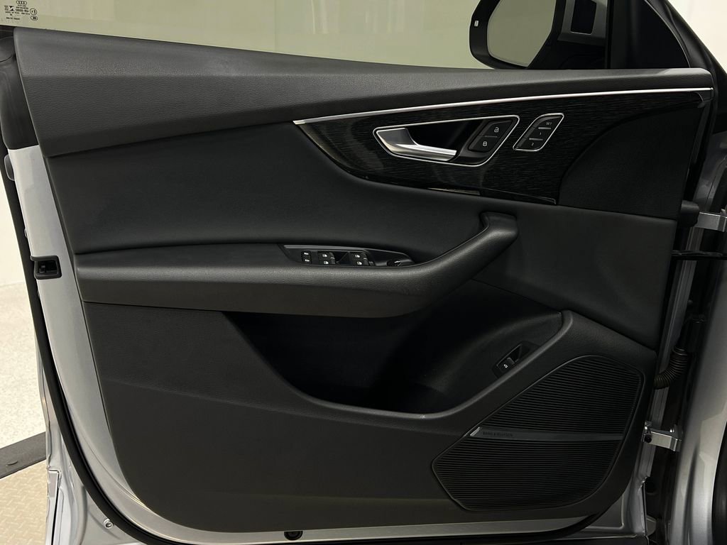 Used 2021 Audi Q8 Premium Plus w/ Premium Plus Package image 18