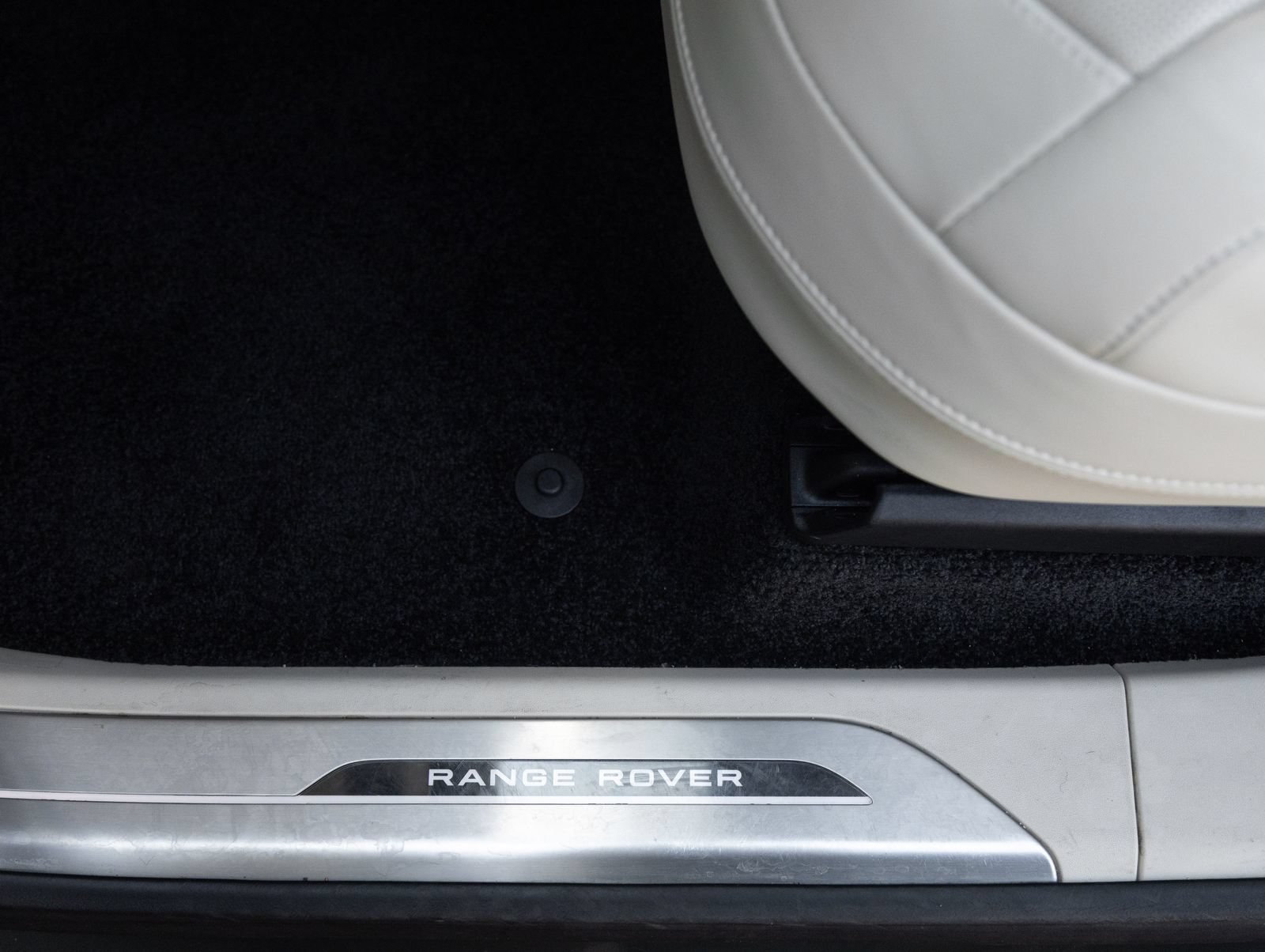 Used 2025 Land Rover Range Rover SE AWD/4WD image 21
