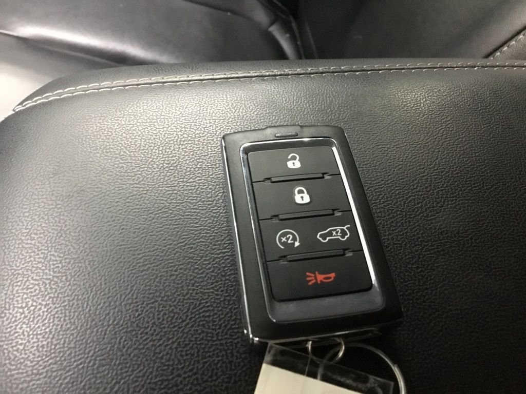 Used 2023 Jeep Grand Cherokee L Limited w/ Trailer Tow Group (B) AWD/4WD image 11