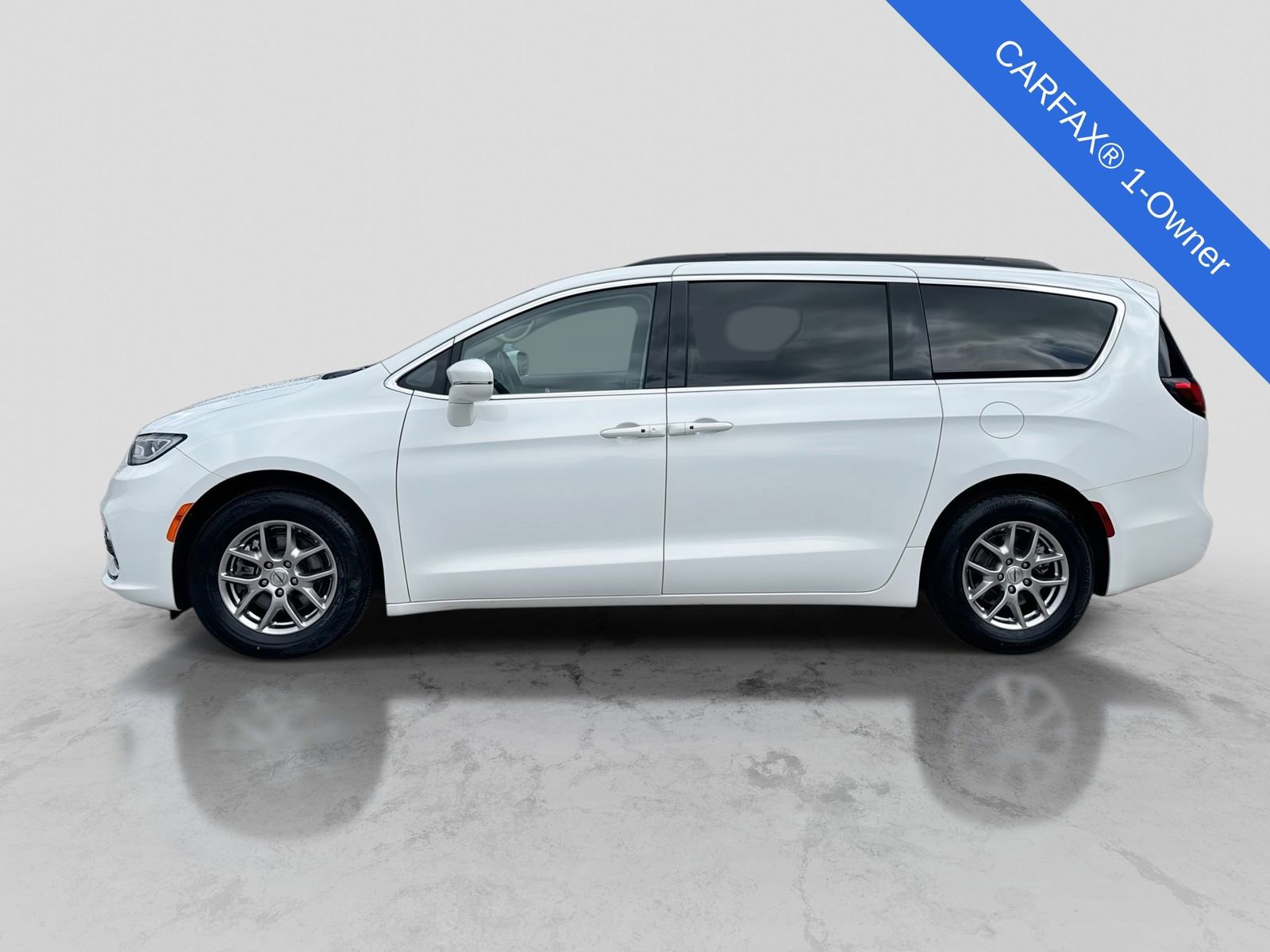 Used 2021 Chrysler Pacifica Touring w/ Cold Weather Group FWD image 3
