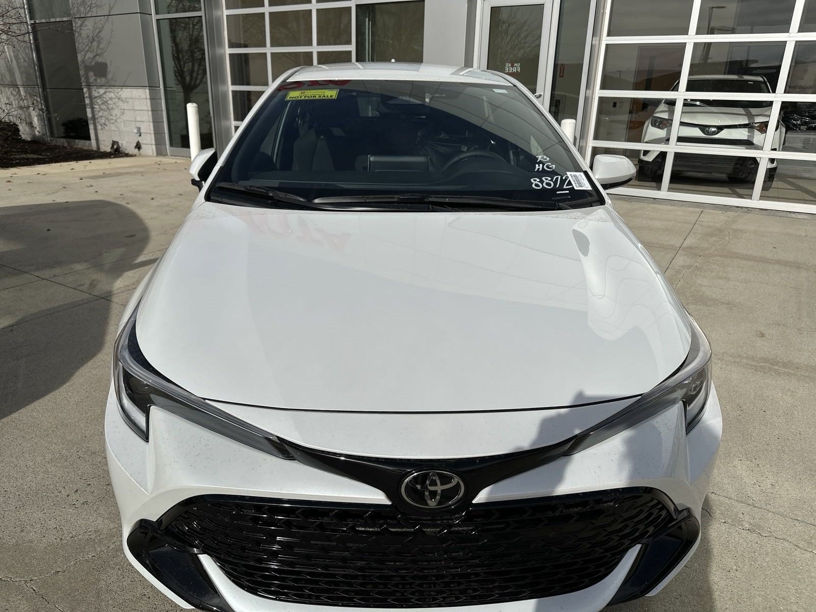 Used 2025 Toyota Corolla SE w/ SE Package FWD image 5