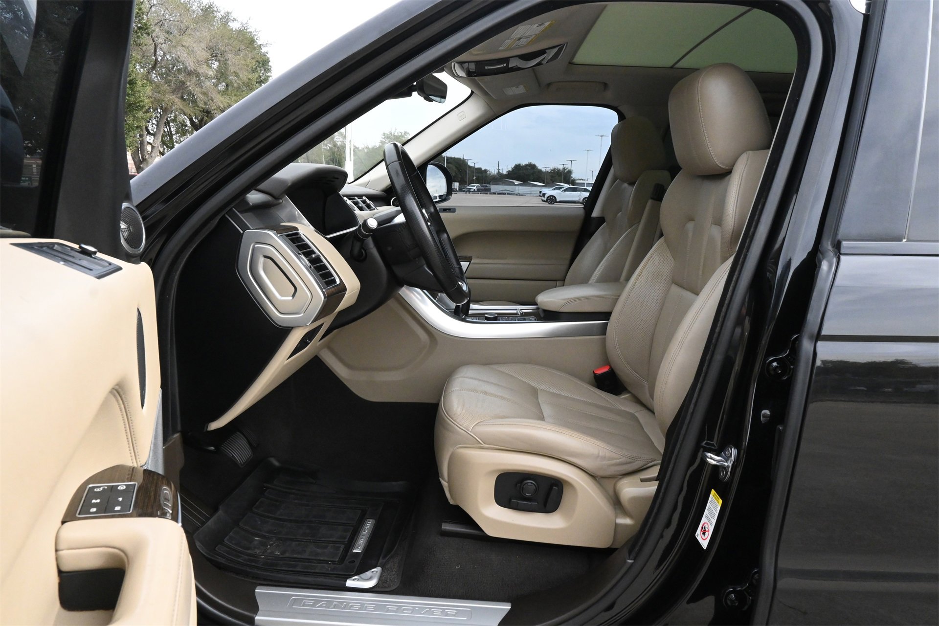 Used 2017 Land Rover Range Rover Sport HSE image 18