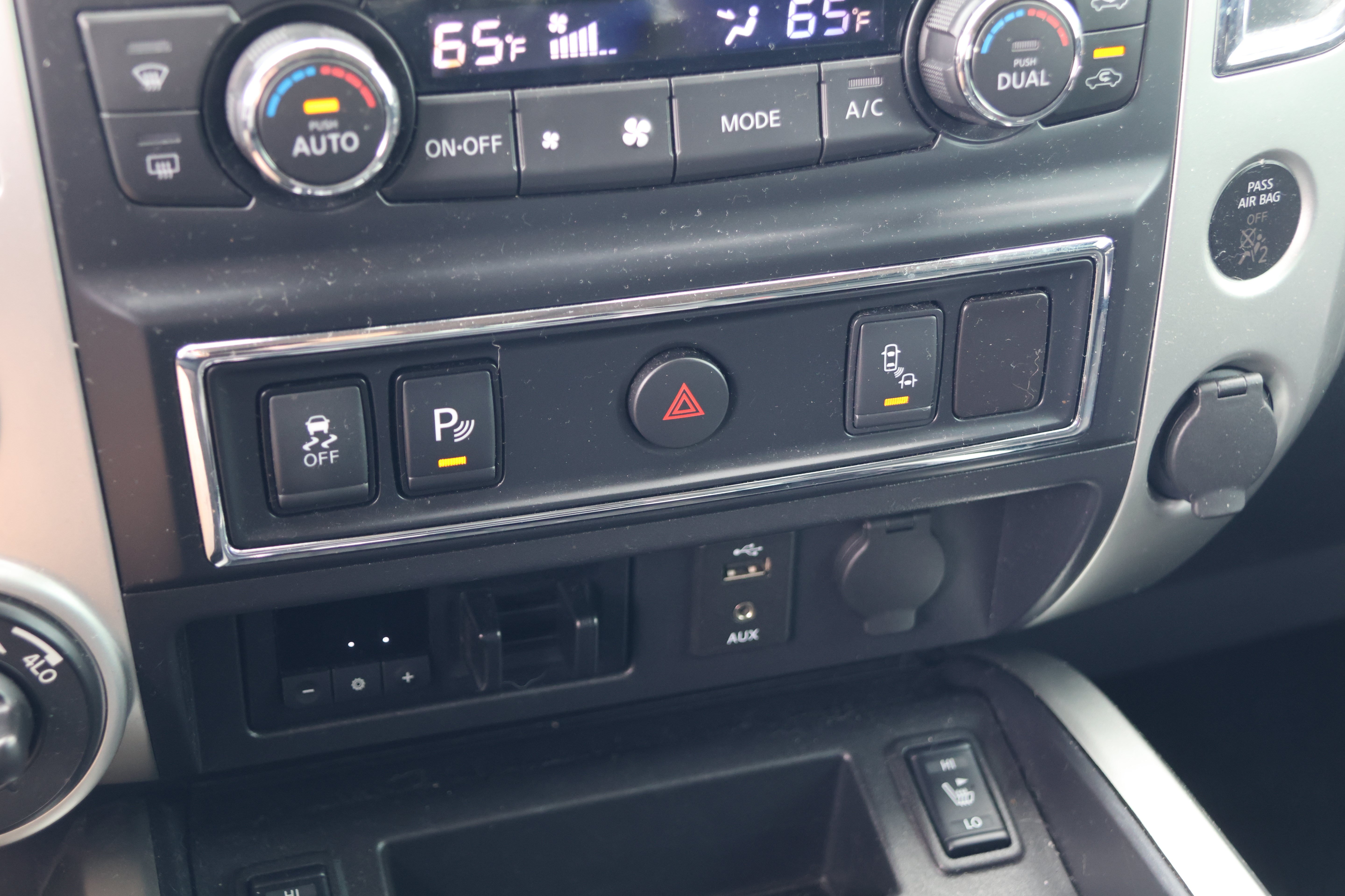 Used 2017 Nissan Titan SL w/ SL Towing Convenience Package AWD/4WD image 30