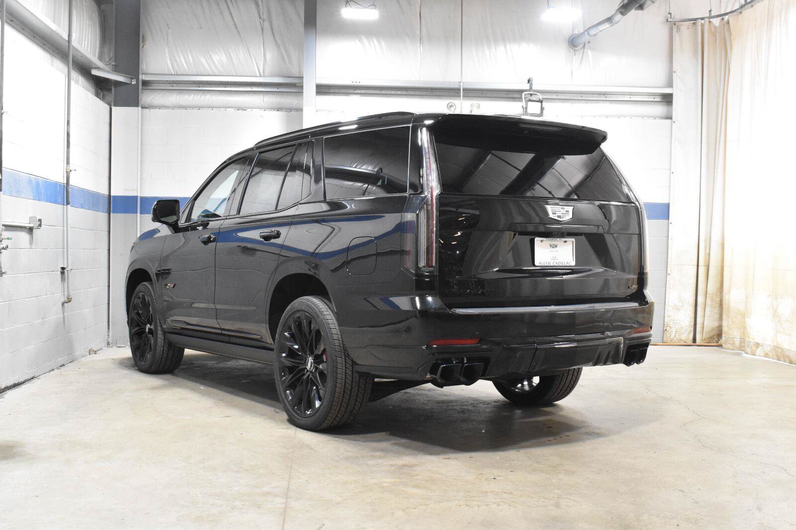 Certified 2026 Cadillac Escalade V w/ LPO, ONYX Package AWD/4WD image 26