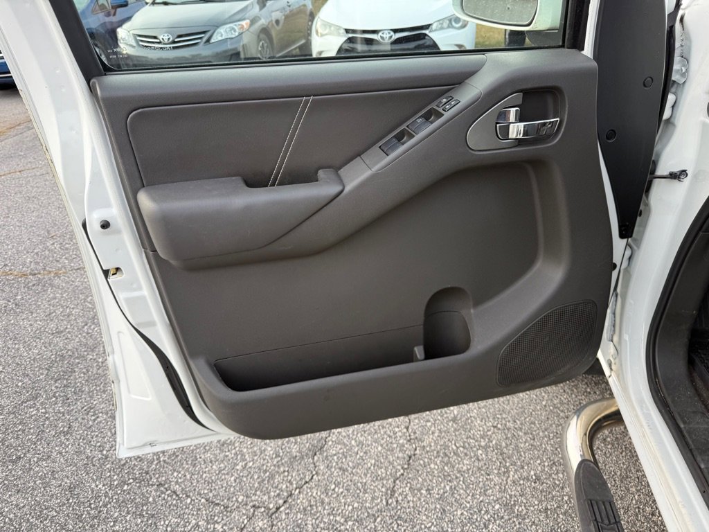 Used 2014 Nissan Frontier PRO-4X w/ Pro-4x Luxury Package image 14