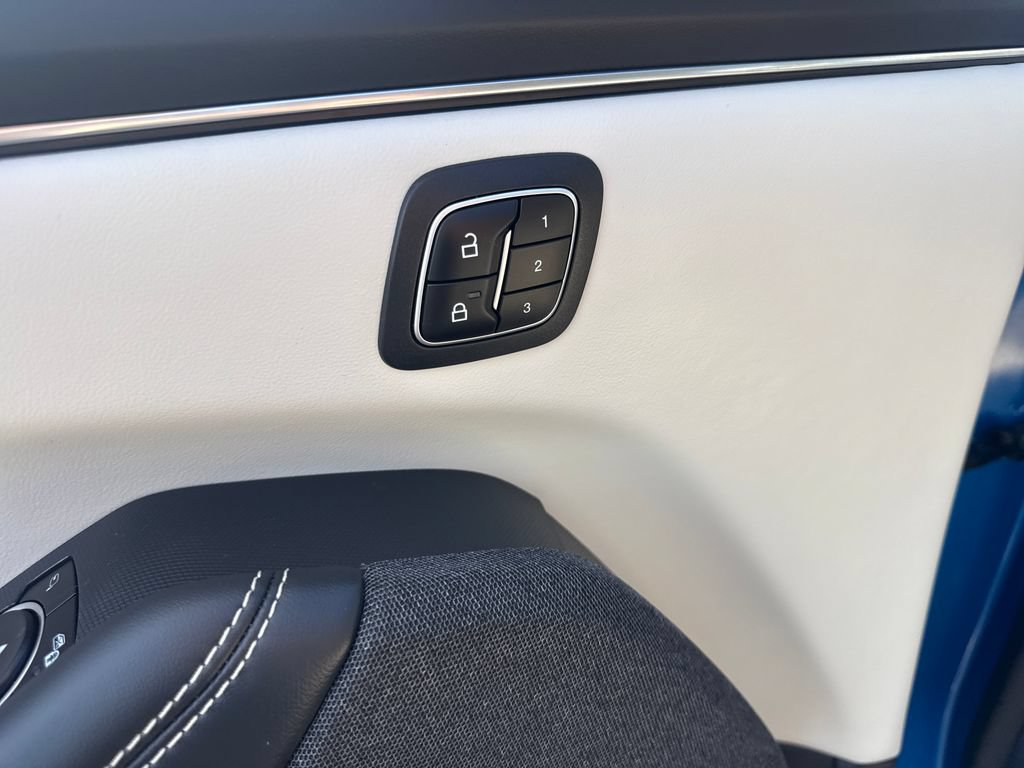 Used 2025 Ford Mustang Mach-E Premium AWD/4WD image 27