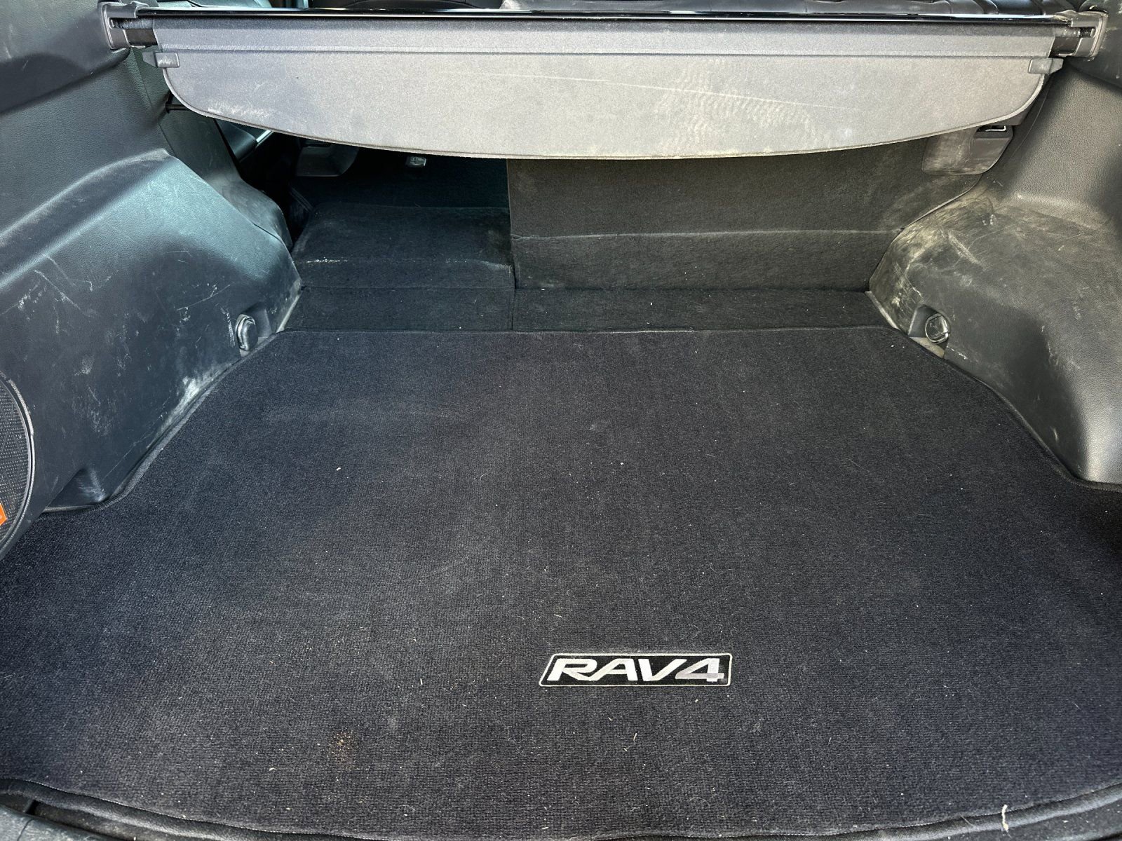 Used 2019 Toyota RAV4 XSE AWD/4WD image 14