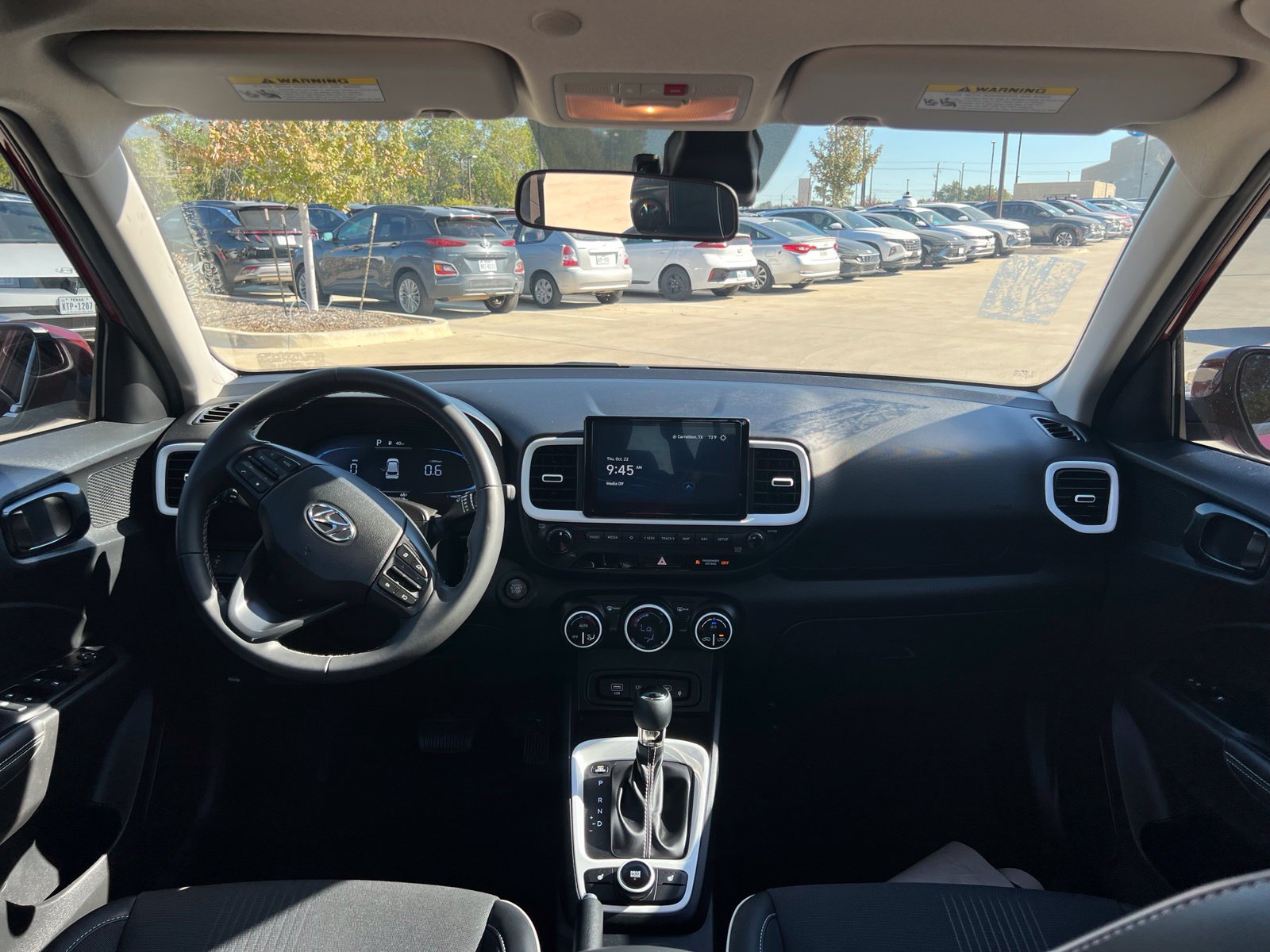 Used 2024 Hyundai Venue Limited FWD image 19