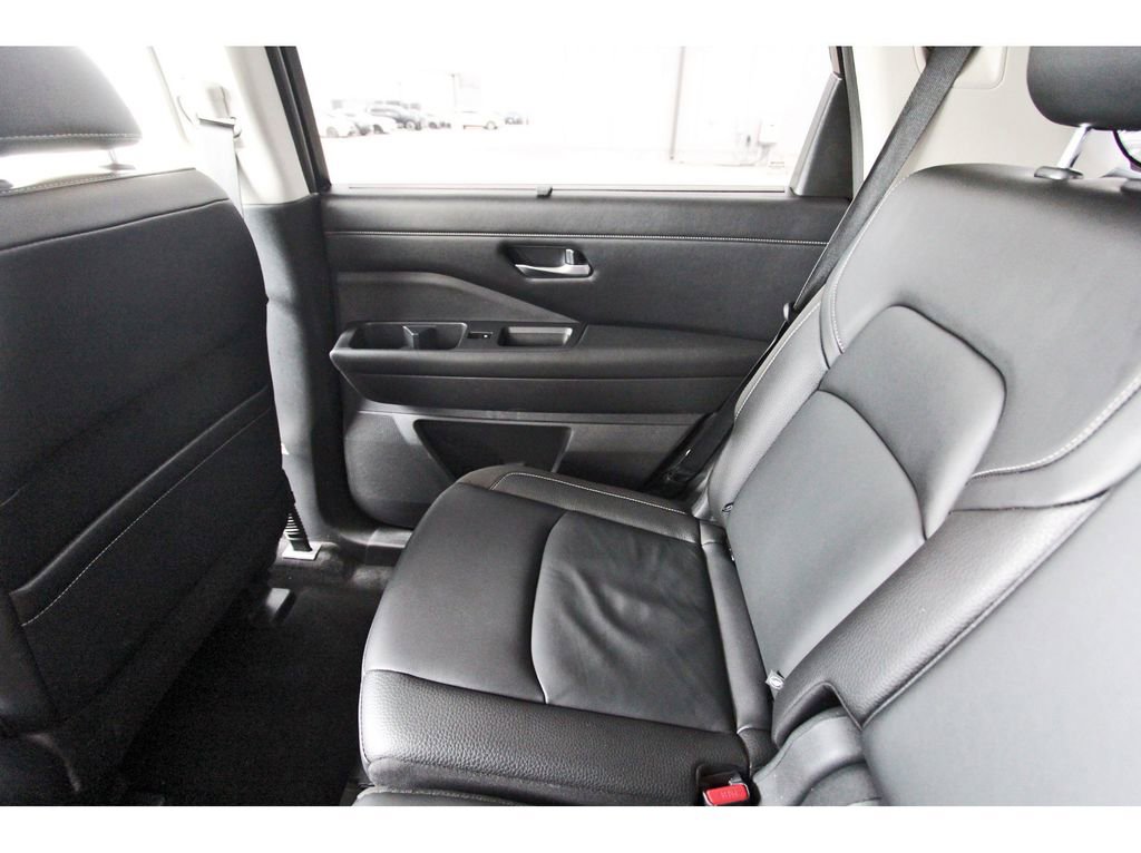 Used 2023 Nissan Pathfinder SL FWD image 12