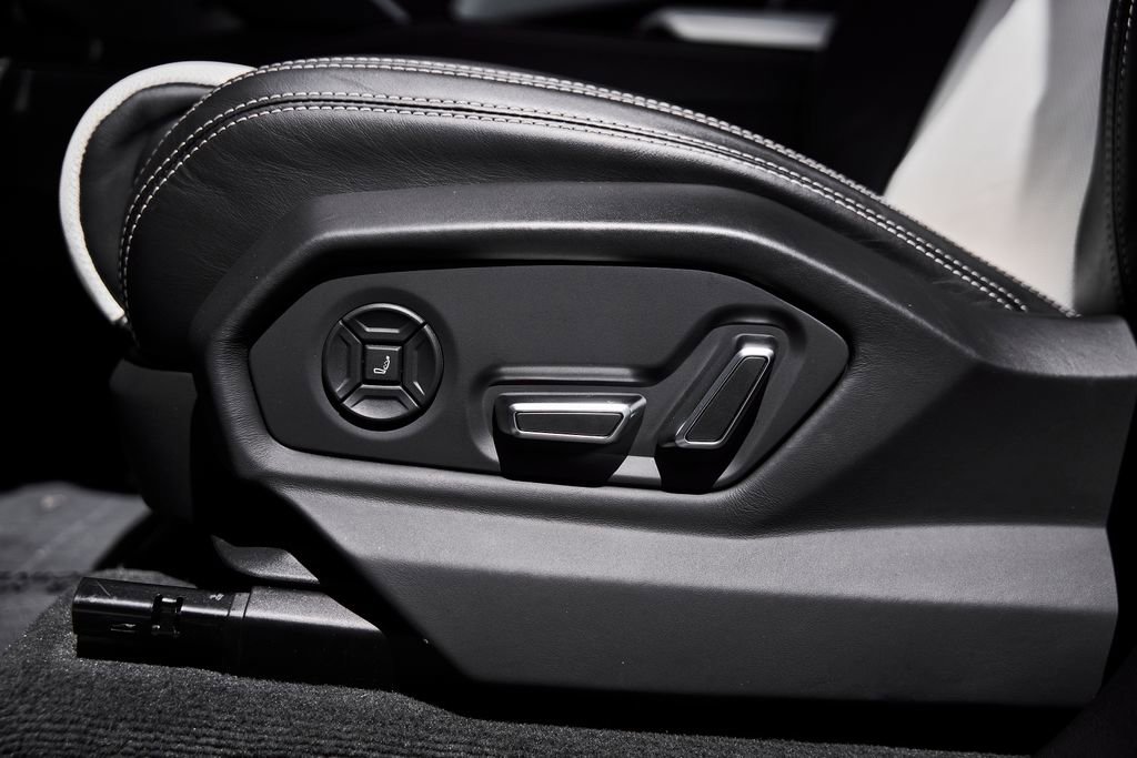 Used 2019 Lamborghini Urus AWD/4WD image 40