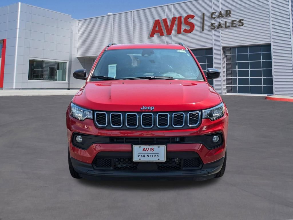 Used 2025 Jeep Compass Latitude image 2