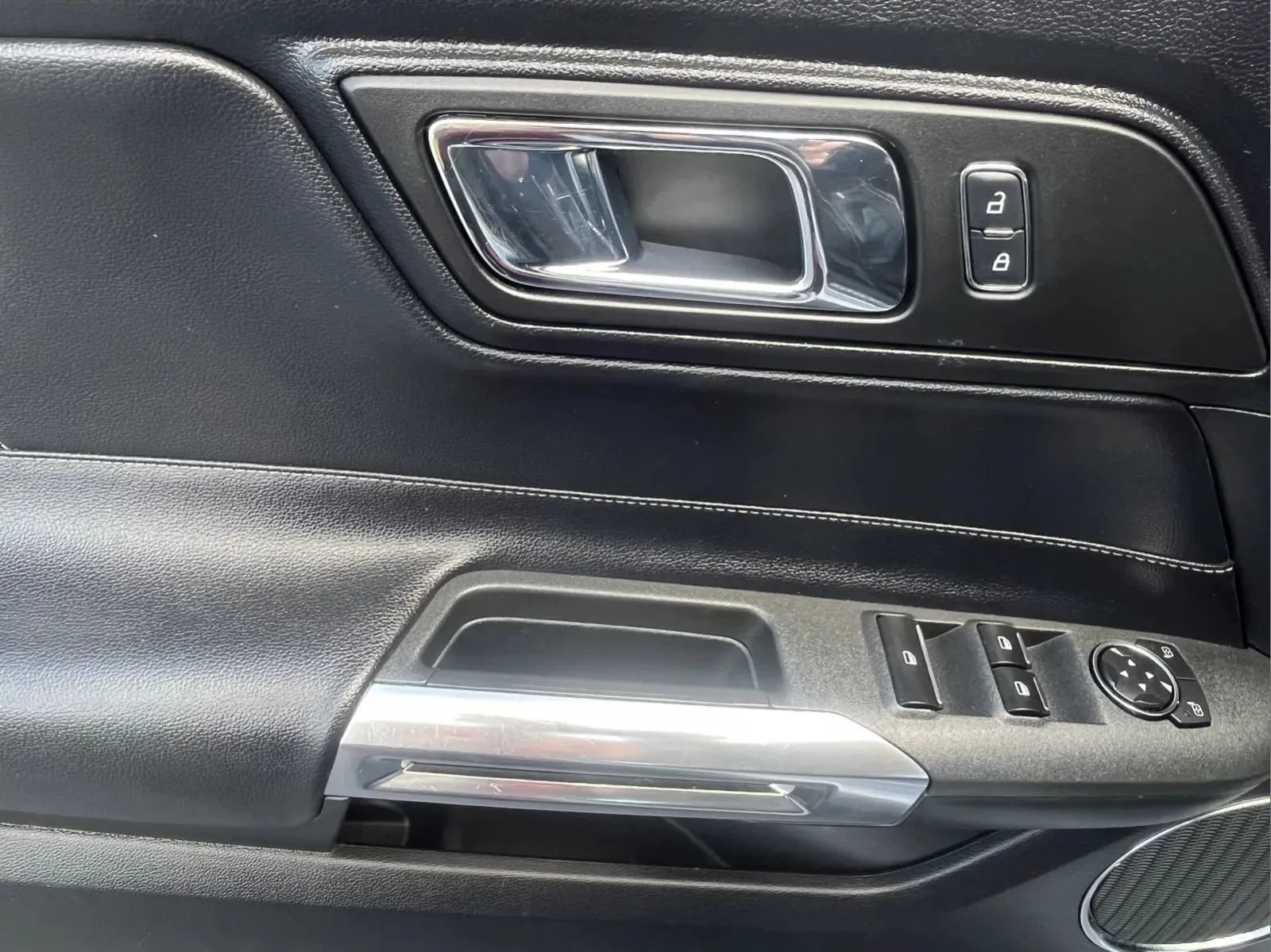 Used 2016 Ford Mustang Premium RWD image 17