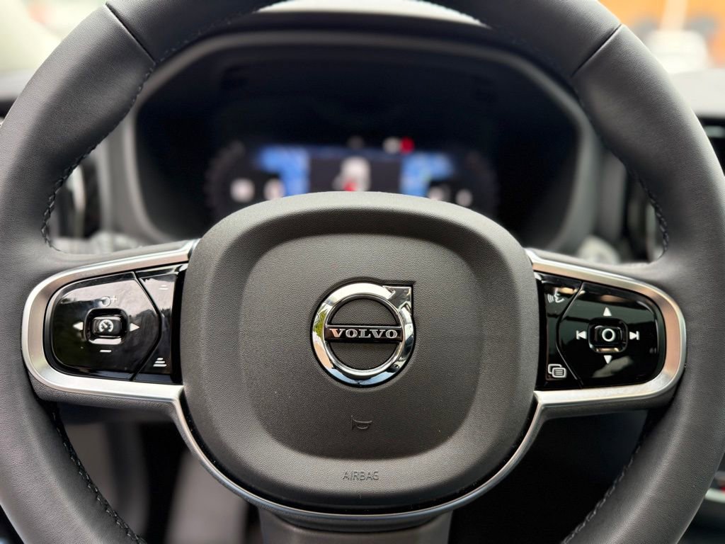 Used 2025 Volvo XC60 B5 Plus w/ Protection Package Premier image 32