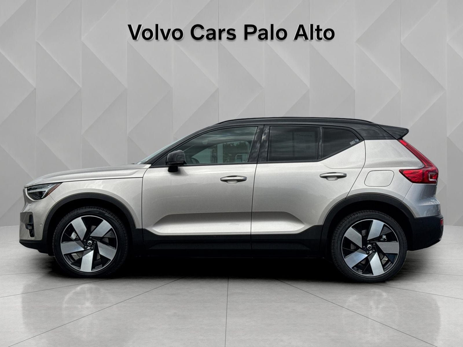 Certified 2023 Volvo XC40 Recharge Ultimate AWD/4WD image 7