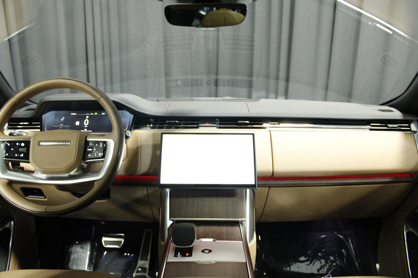 Used 2025 Land Rover Range Rover SE image 4