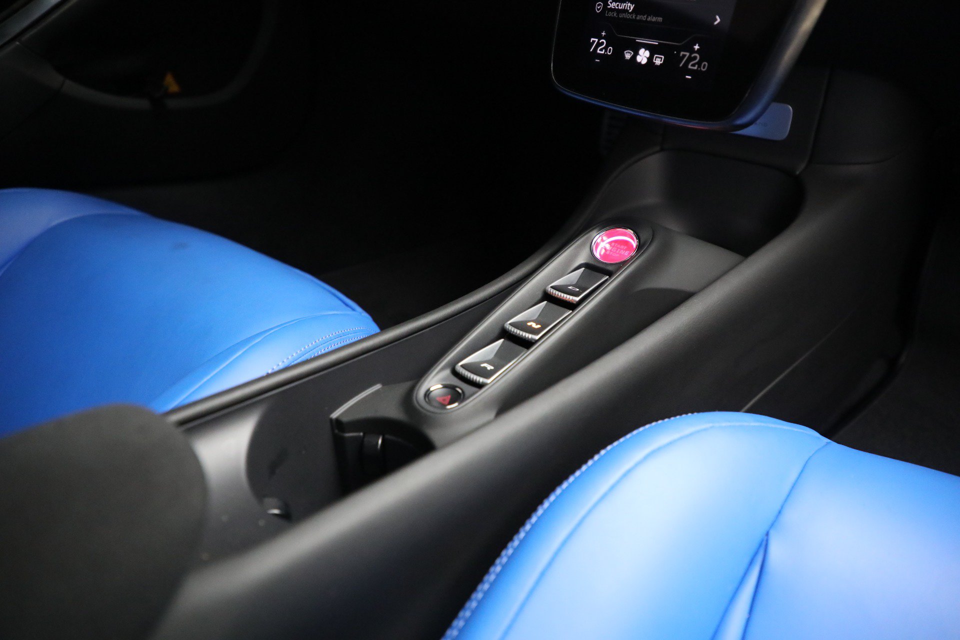 Used 2023 McLaren Artura RWD image 31