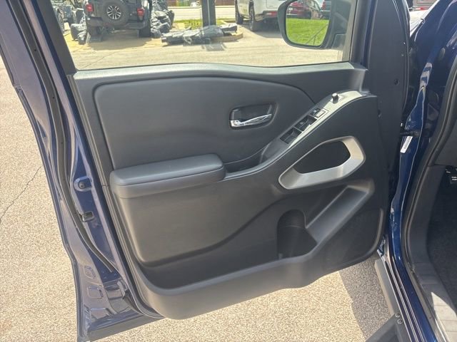 Used 2022 Nissan Frontier SV RWD image 14