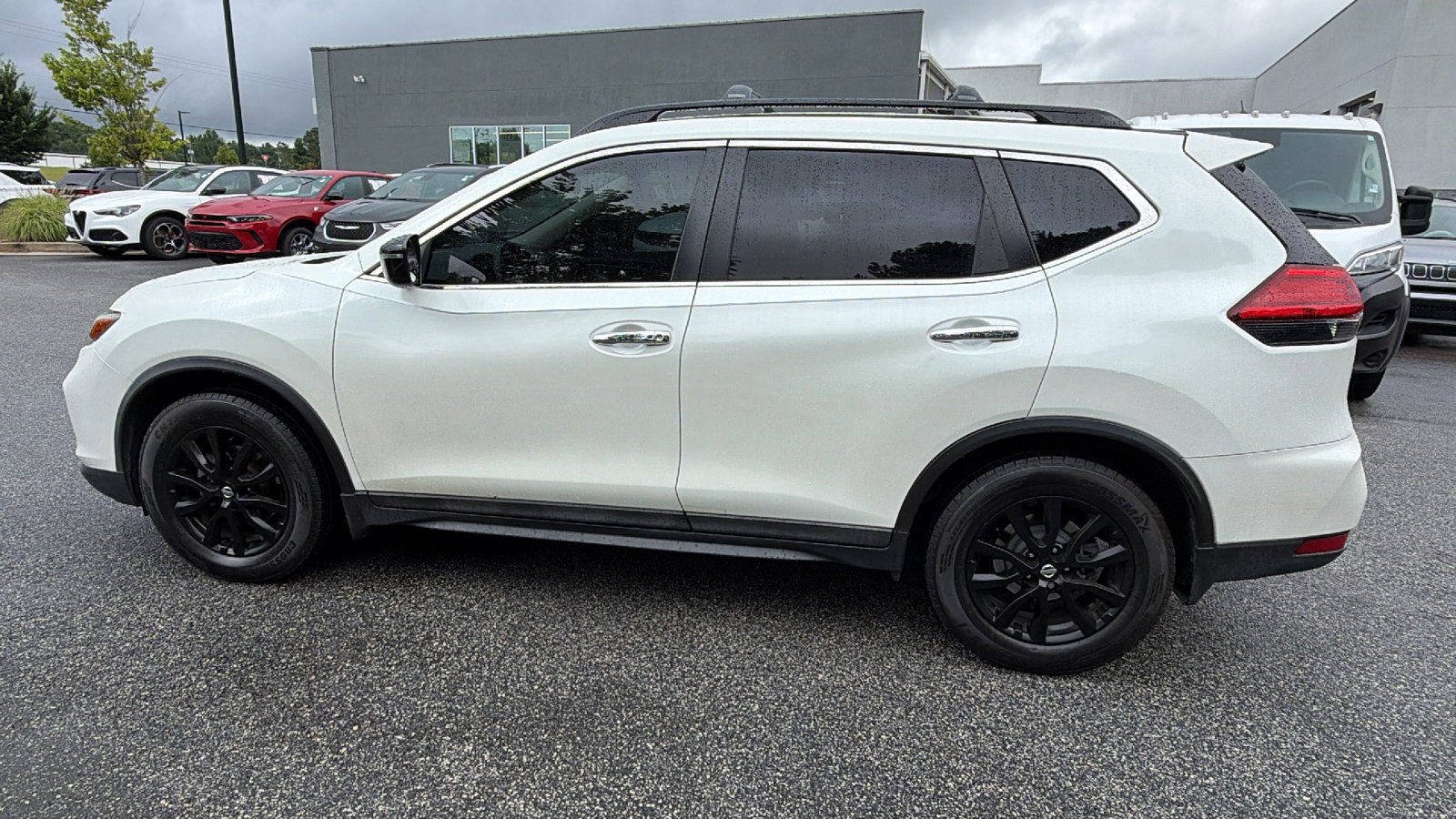 Used 2017 Nissan Rogue SV w/ Midnight Edition FWD image 11