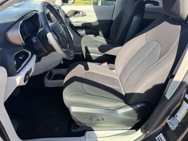 Used 2023 Chrysler Voyager LX FWD image 20