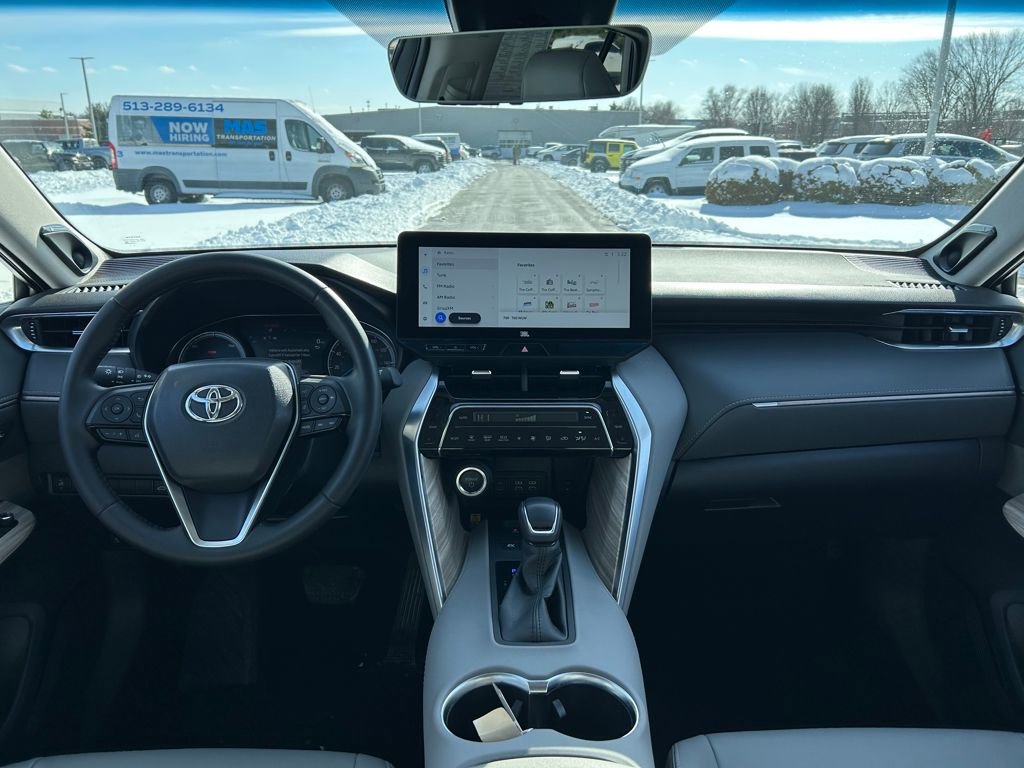 Used 2024 Toyota Venza XLE image 9