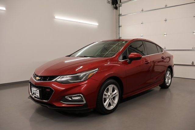 Used 2017 Chevrolet Cruze LT w/ Sun And Sound Package image 5