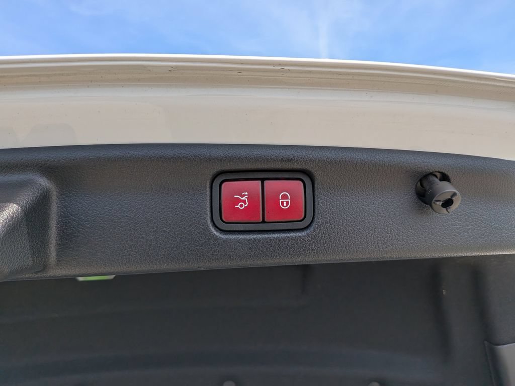 Used 2023 Mercedes-Benz C 300 Sedan image 13