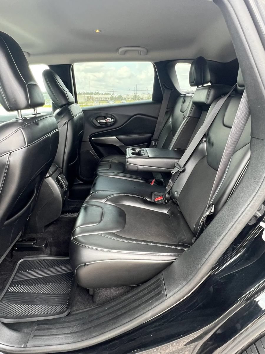 Used 2019 Jeep Cherokee Latitude Plus FWD image 13