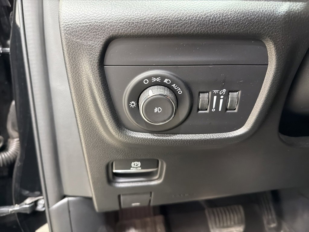 Used 2023 Jeep Grand Cherokee L Limited w/ Luxury Tech Group II image 14