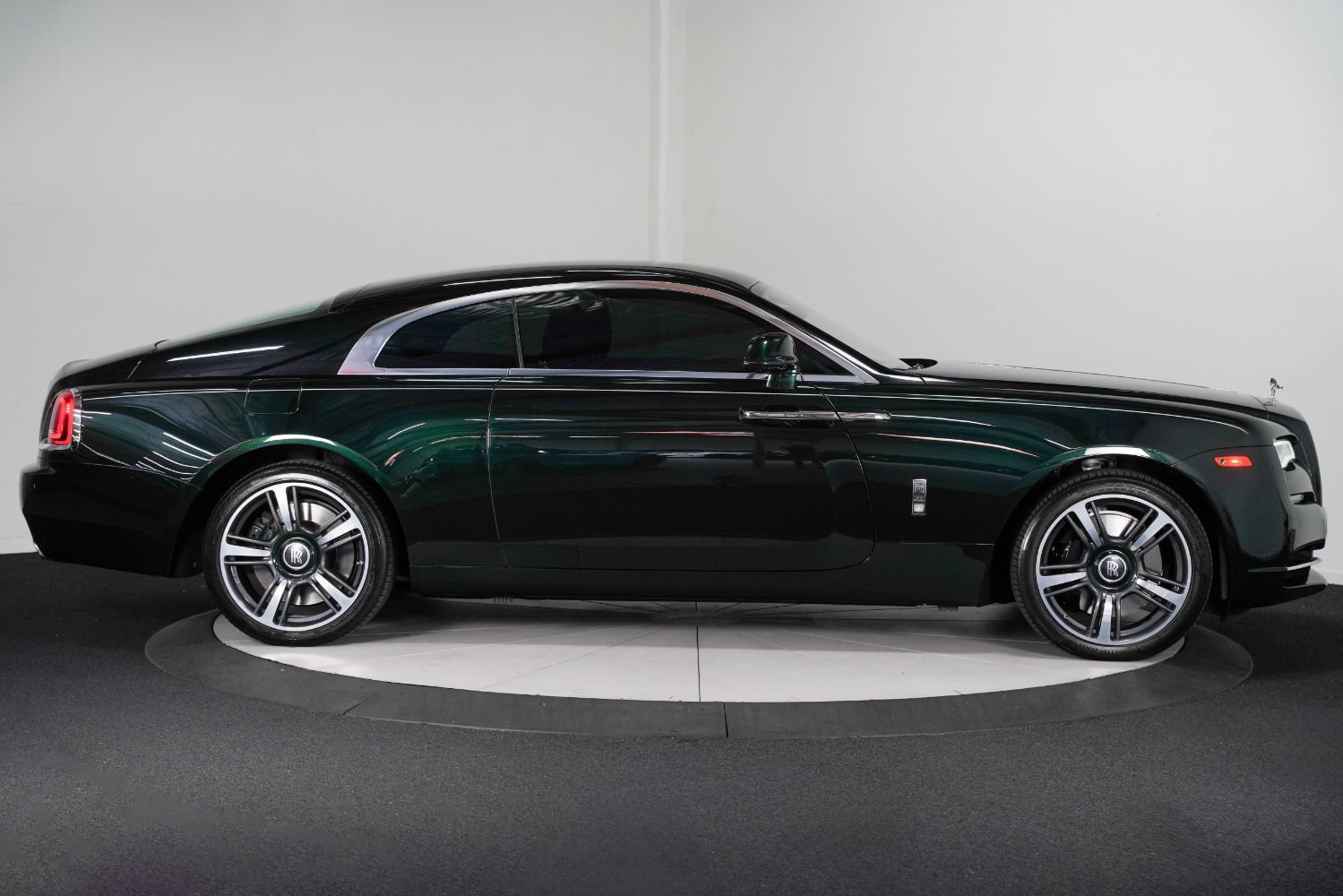 Used 2017 Rolls-Royce Wraith RWD image 10