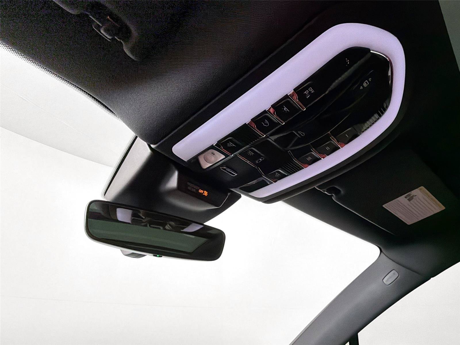 Certified 2025 Porsche Macan S AWD/4WD image 25