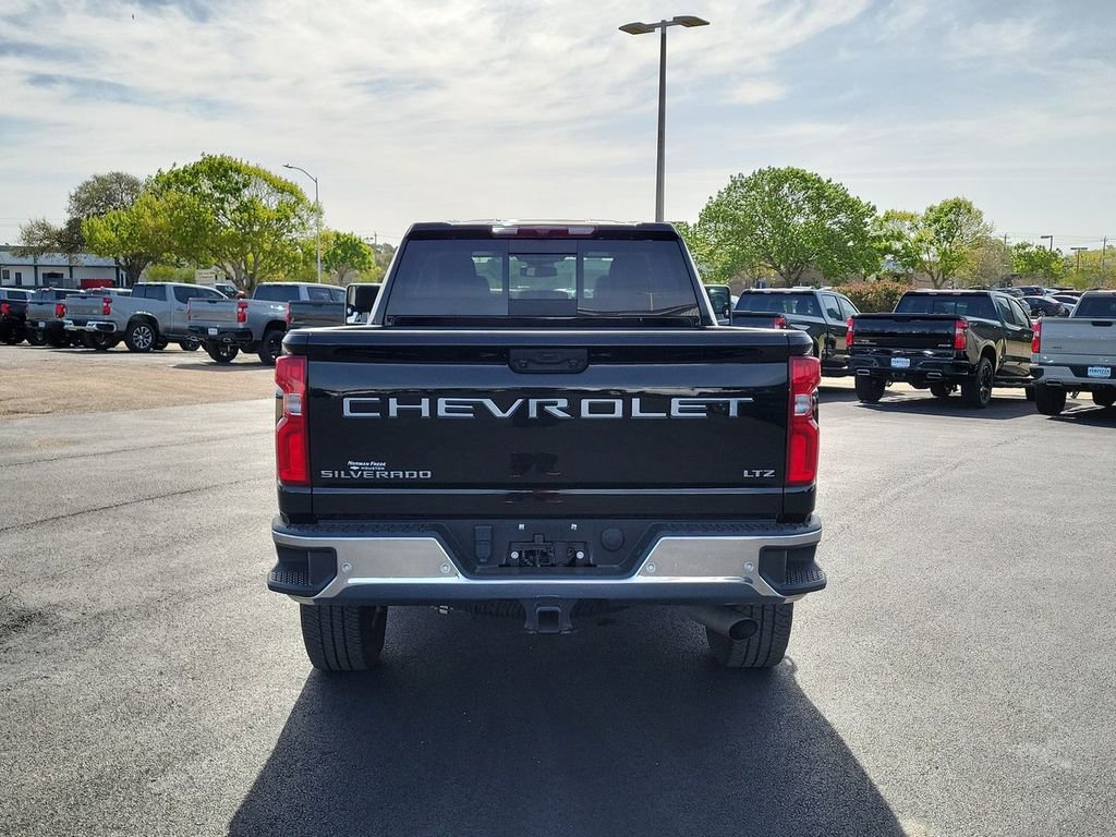 Used 2024 Chevrolet Silverado 2500 LTZ w/ LTZ Convenience Package image 16