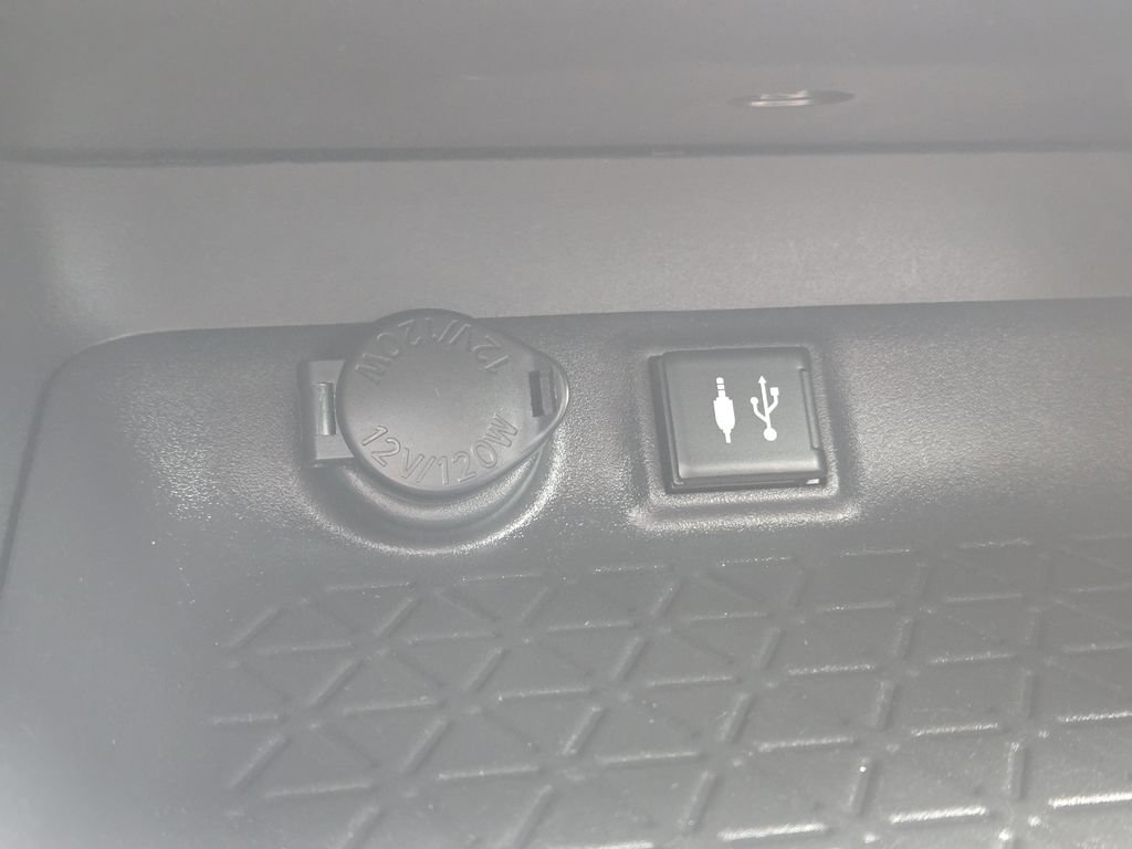 Used 2019 Toyota RAV4 XLE w/ Convenience Package FWD image 21