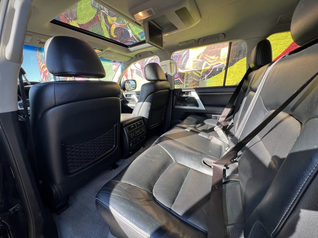 Used 2013 Toyota Land Cruiser image 18